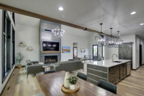 Luxurious Lead Vacation Rental with Private Hot Tub! Lead